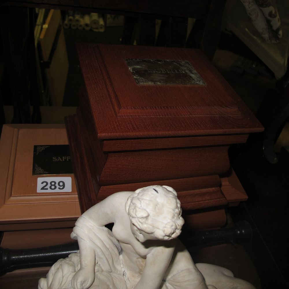 Lot 289: Item 289
