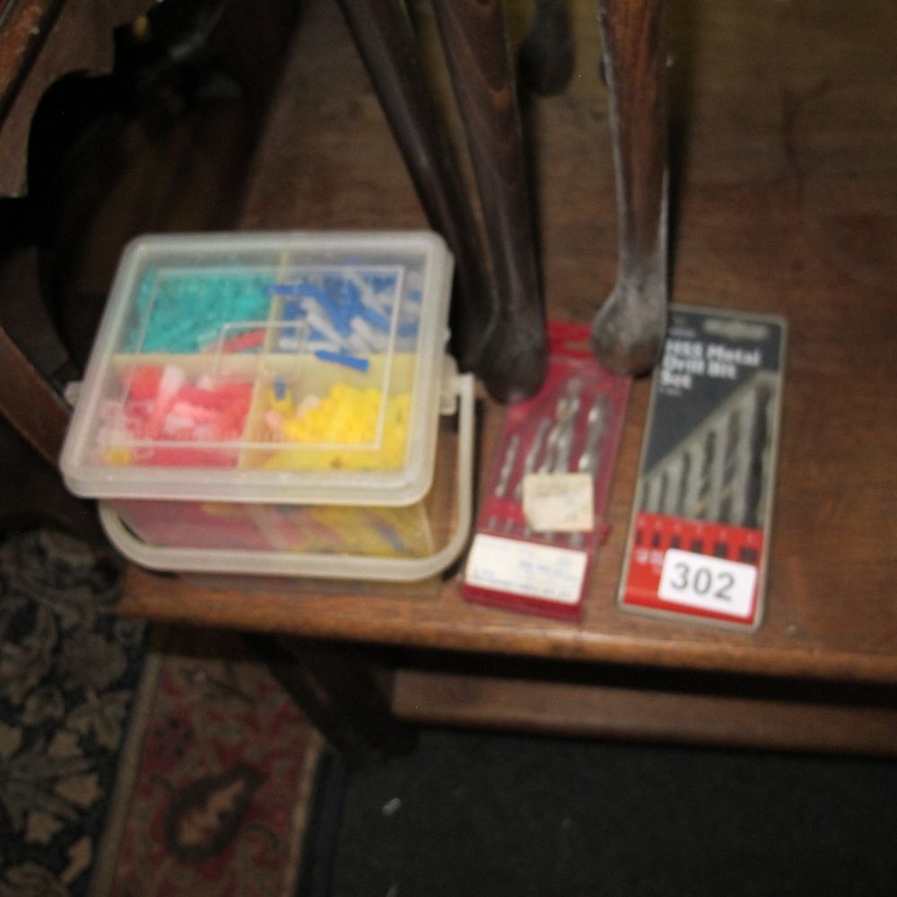 Lot 302: Item 302