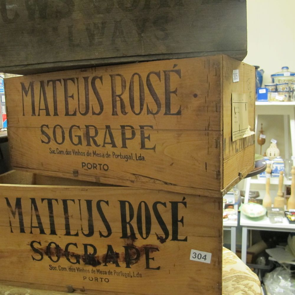 Lot 305: Item 305