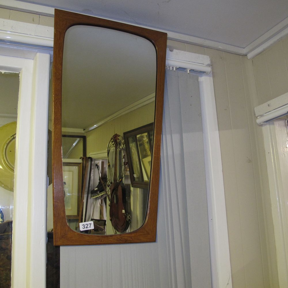 Lot 327: Item 327