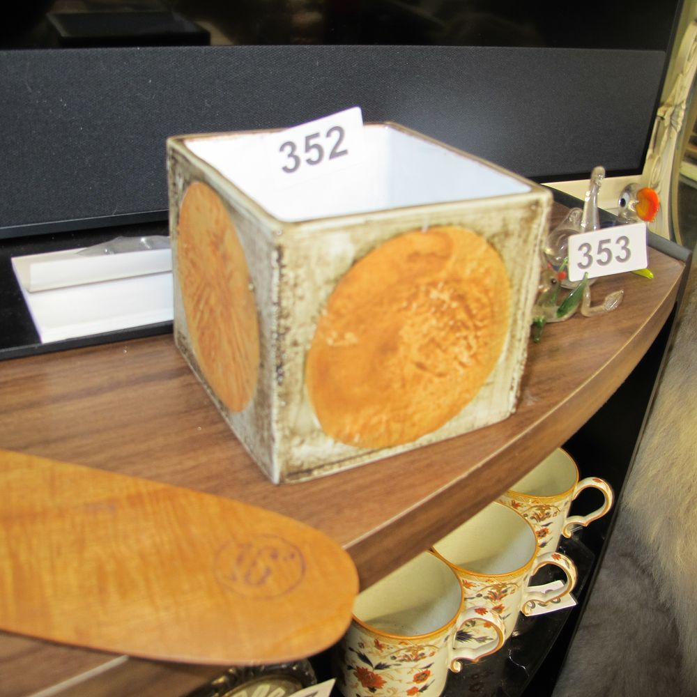 Lot 352: Item 352