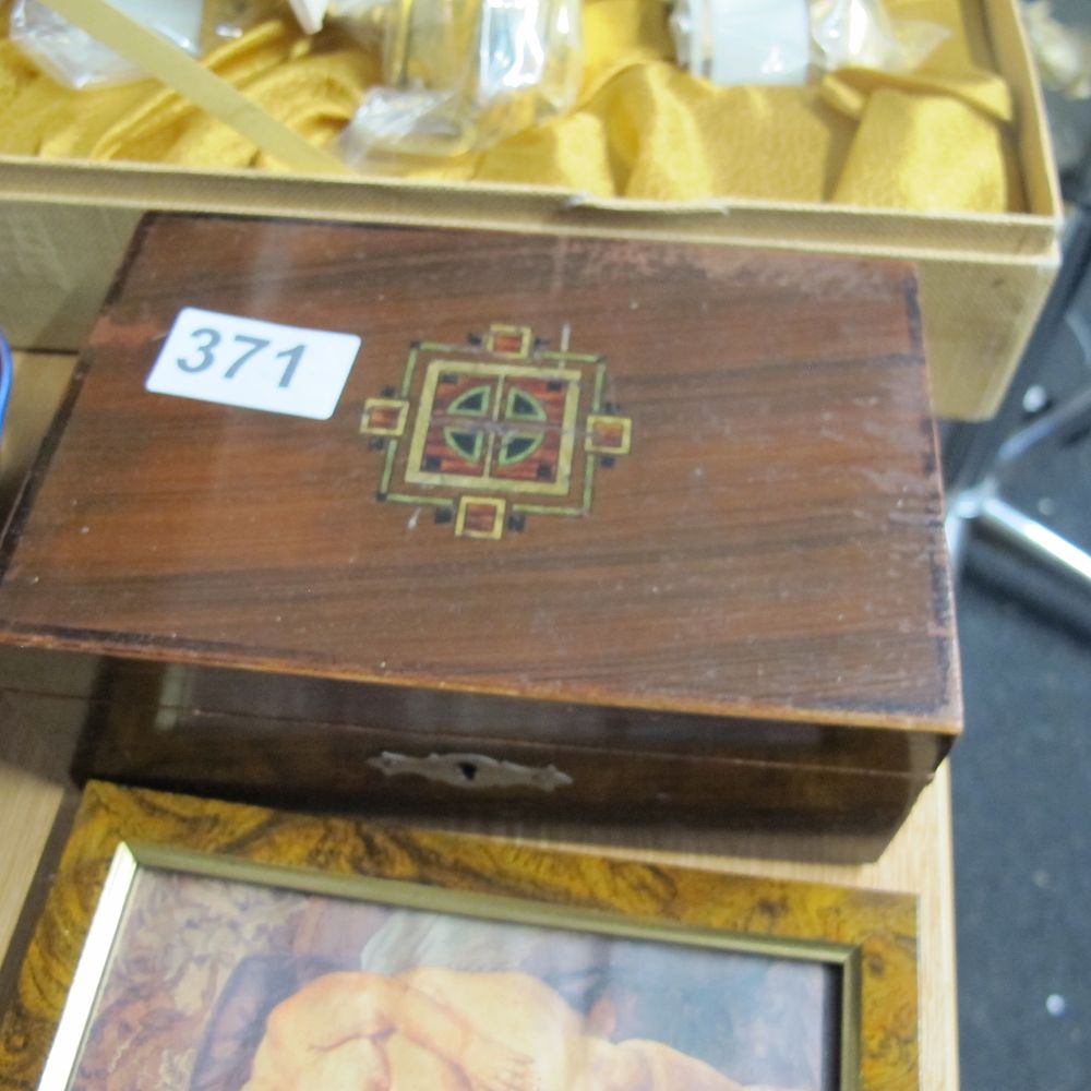 Lot 371: Item 371