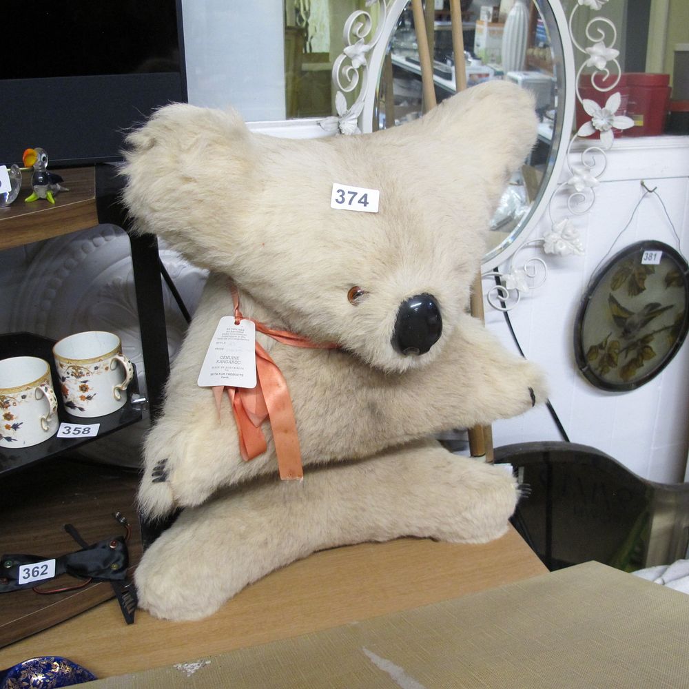 Lot 374: Item 374