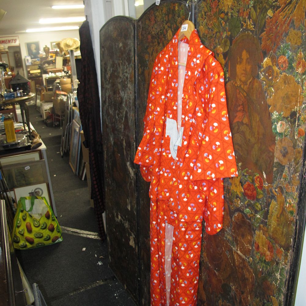 Lot 394: Item 394