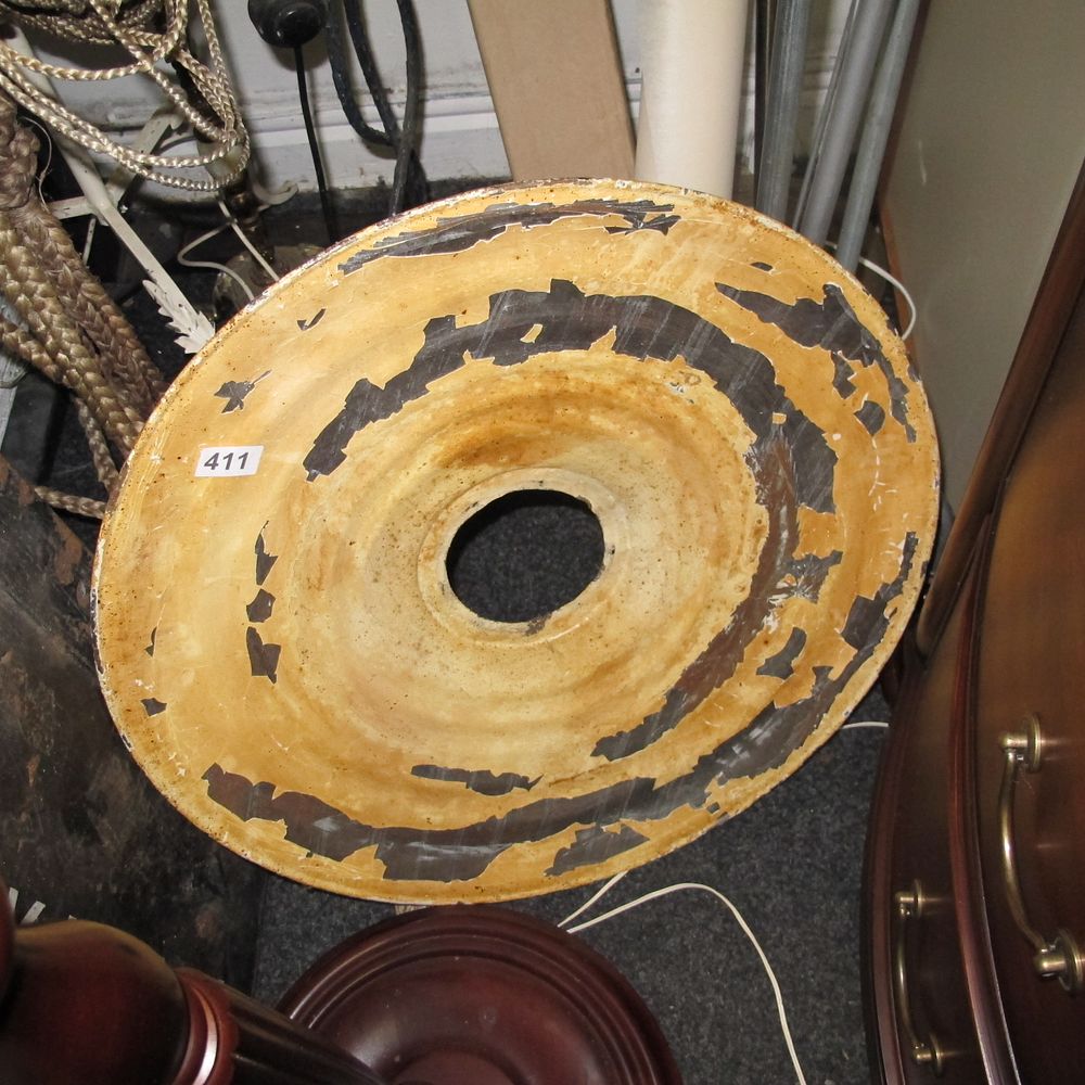 Lot 411: Item 411