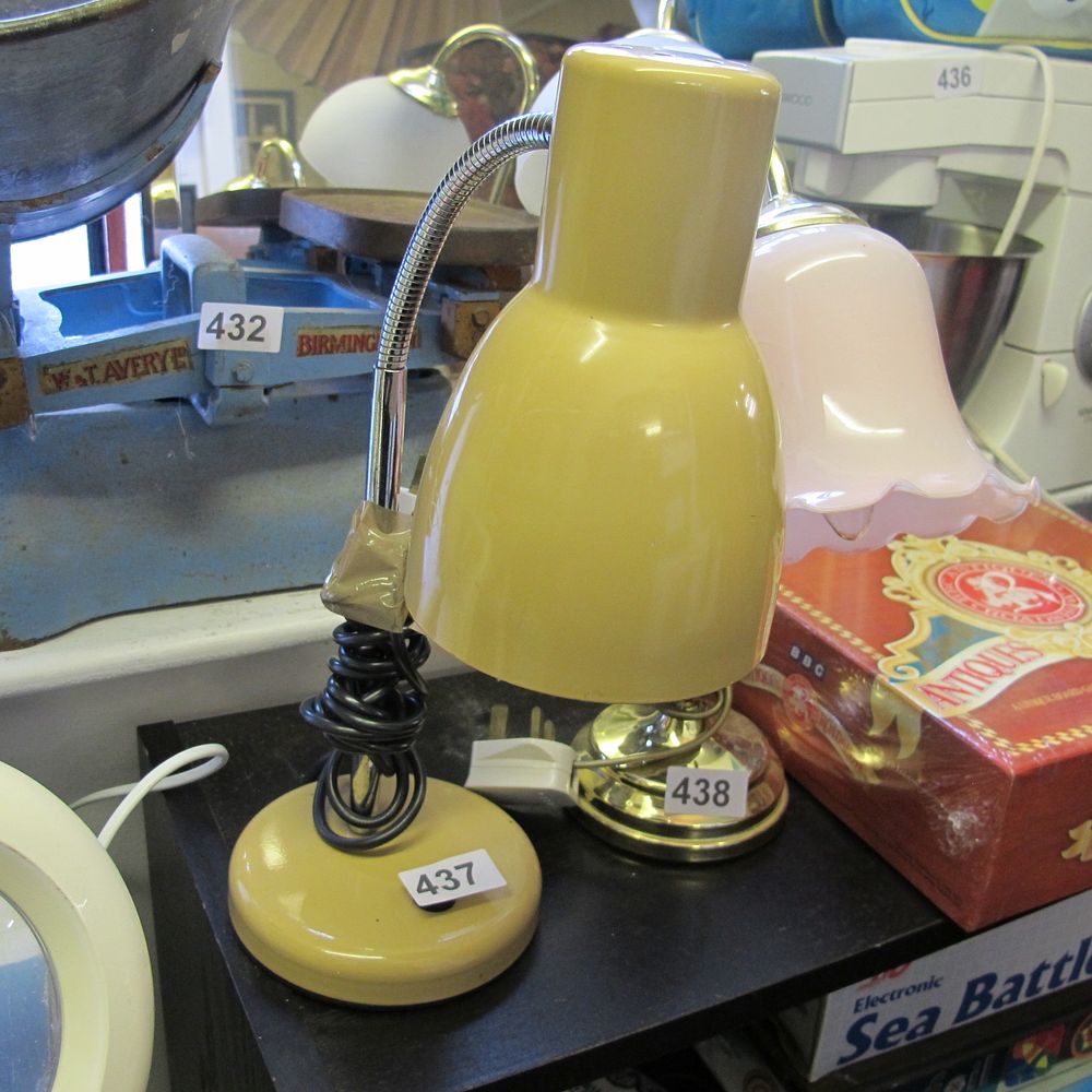 Lot 437: Item 437