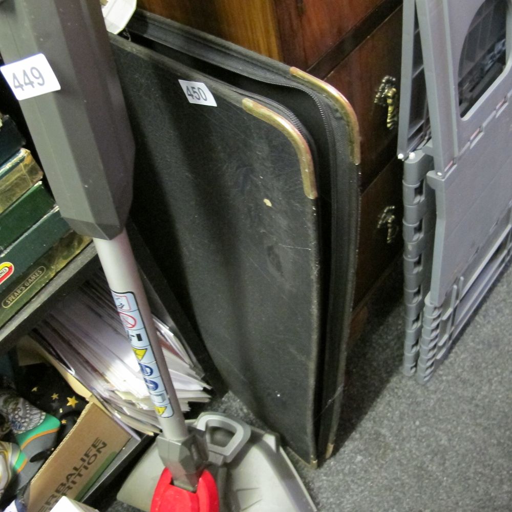 Lot 450: Item 450