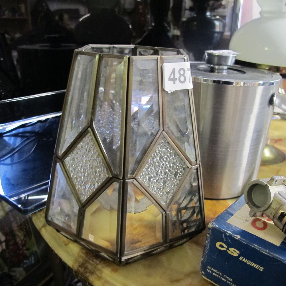 Lot 487: Item 487