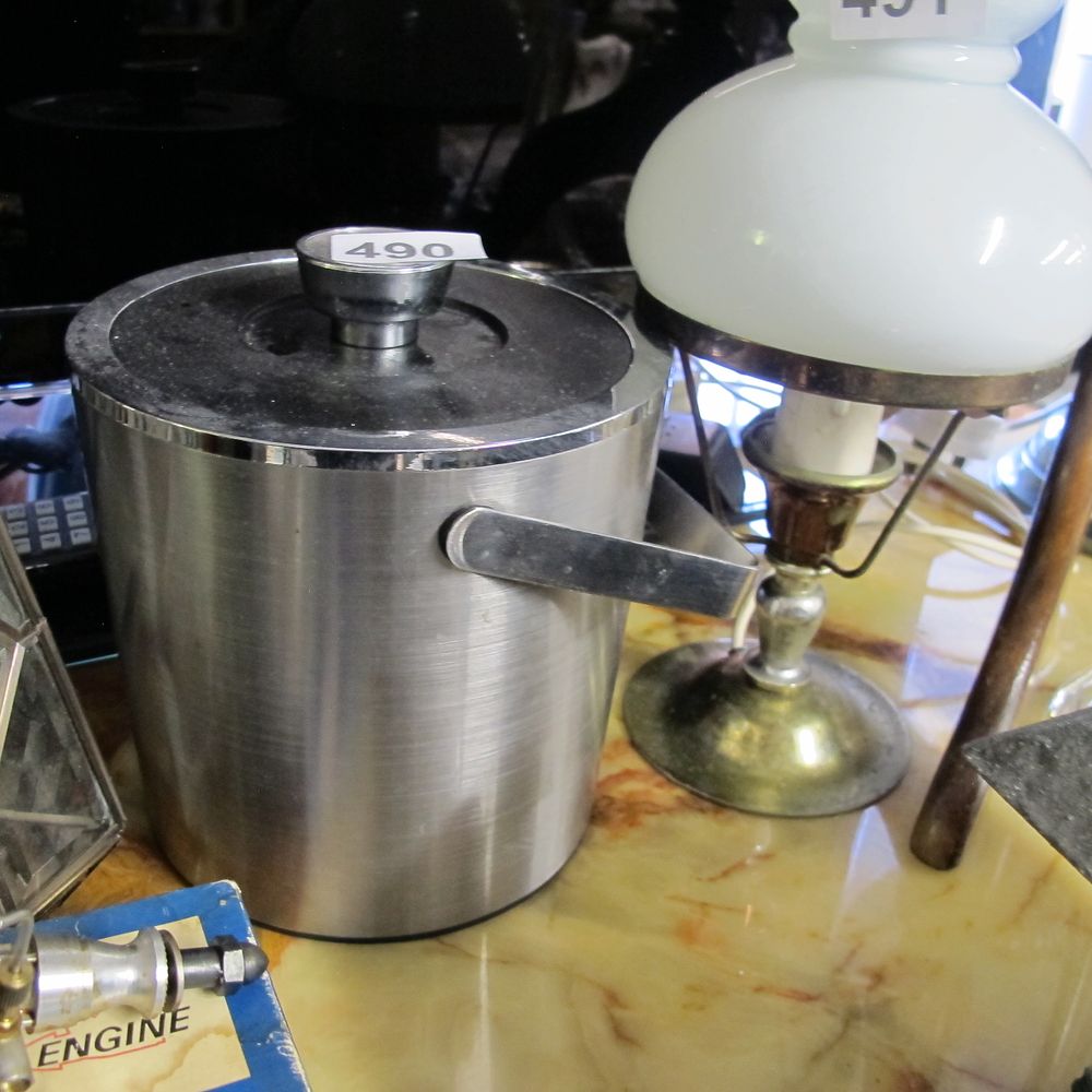 Lot 490: Item 490