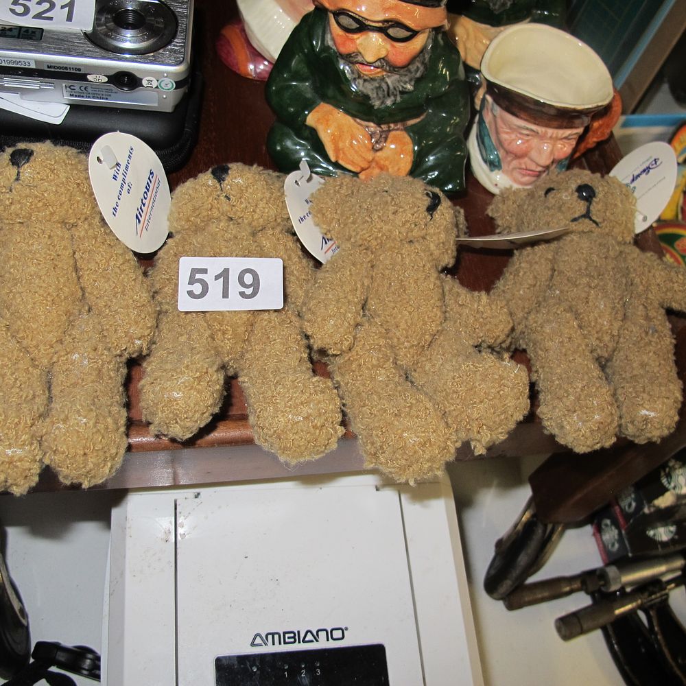 Lot 519: Item 519