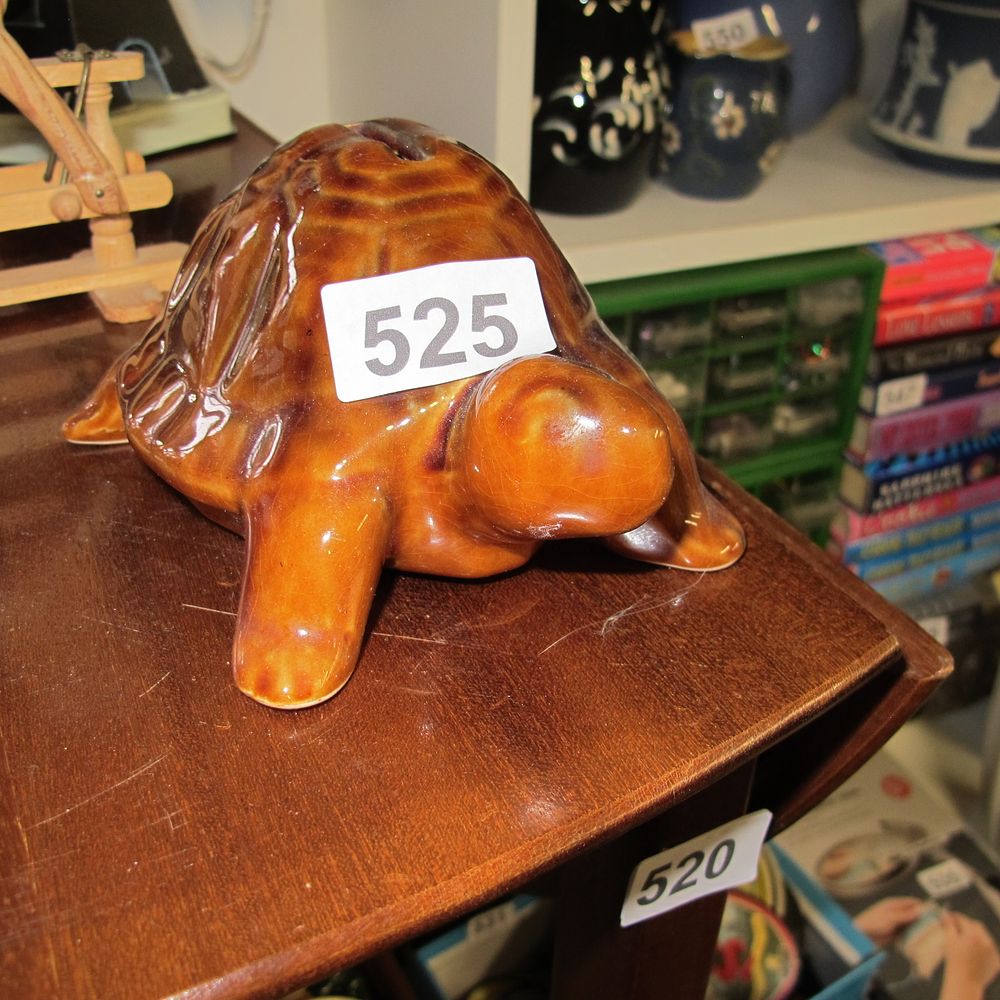 Lot 525: Item 525