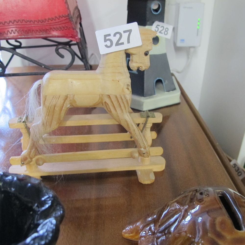 Lot 527: Item 527