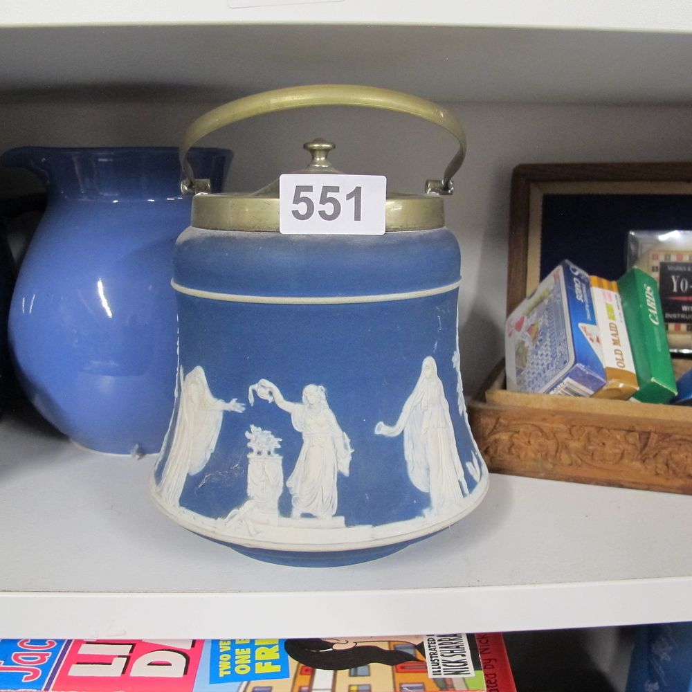Lot 551: Item 551