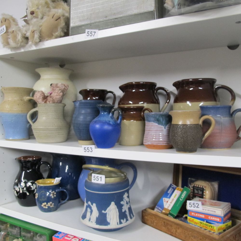 Lot 553: Item 553