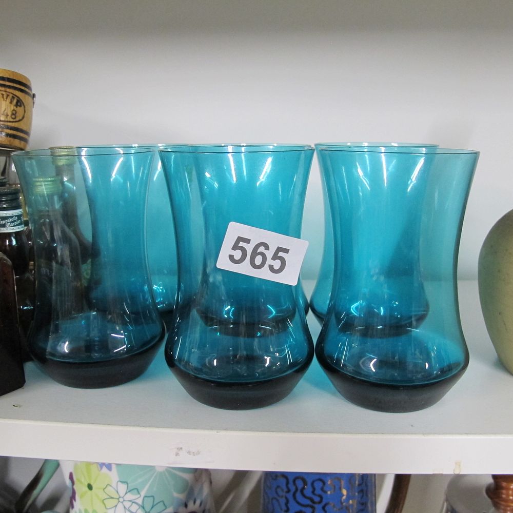 Lot 565: Item 565