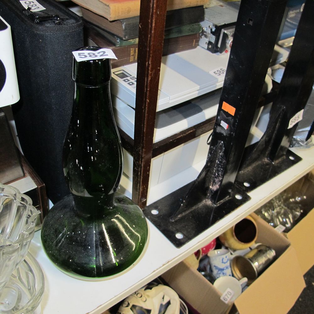 Lot 582: Item 582