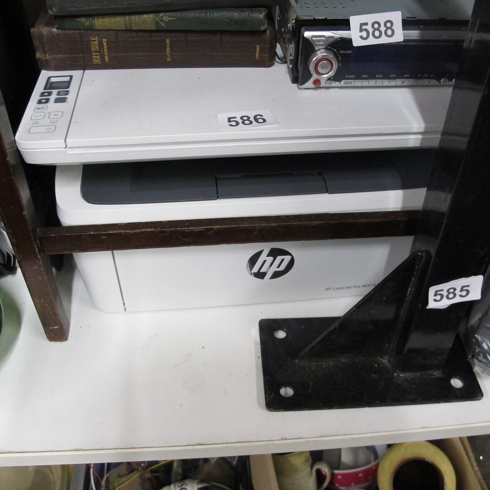Lot 586: Item 586