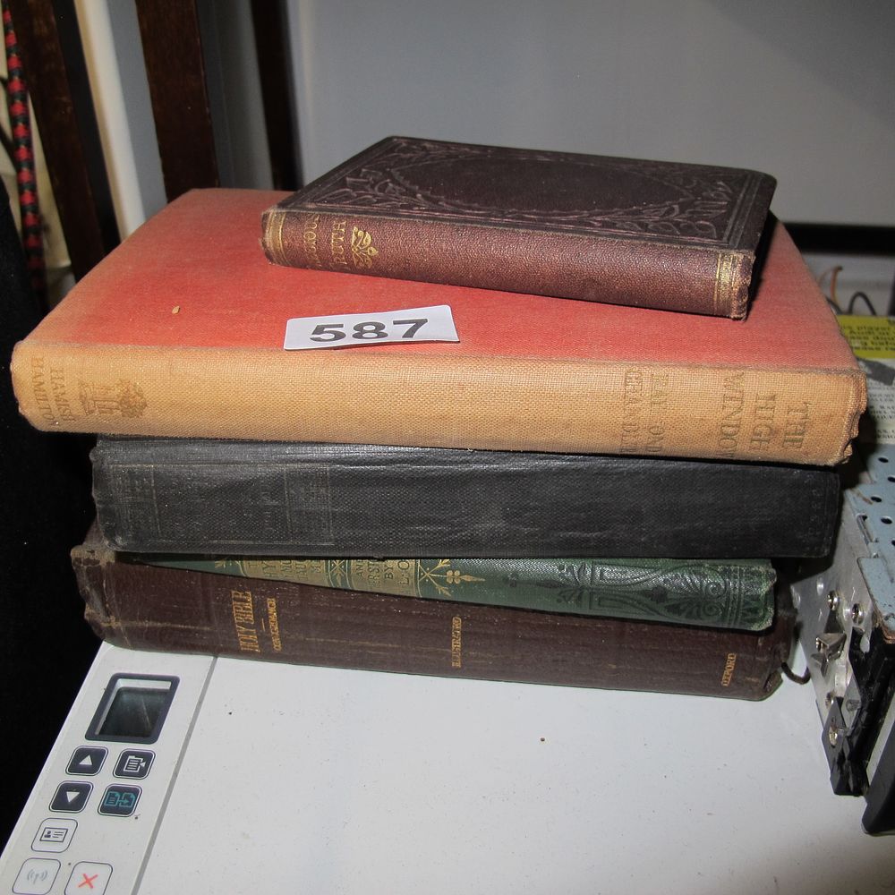 Lot 587: Item 587