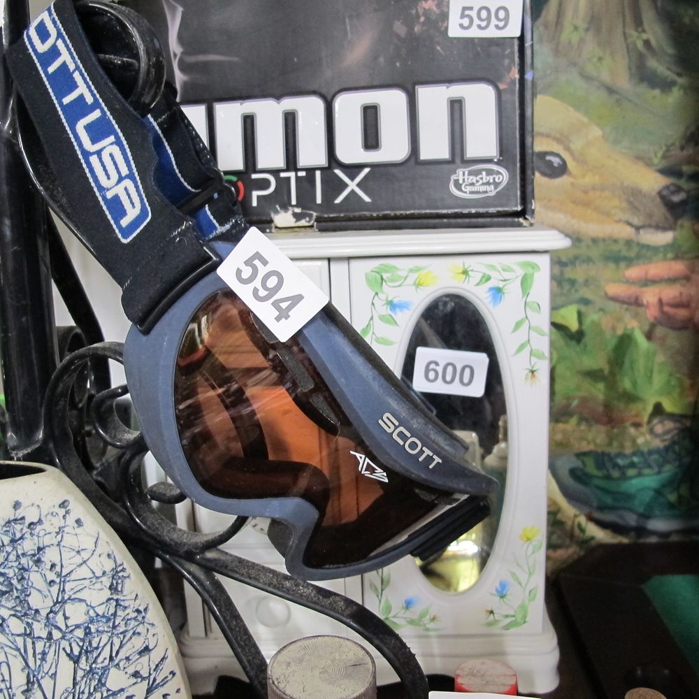 Lot 594: Item 594