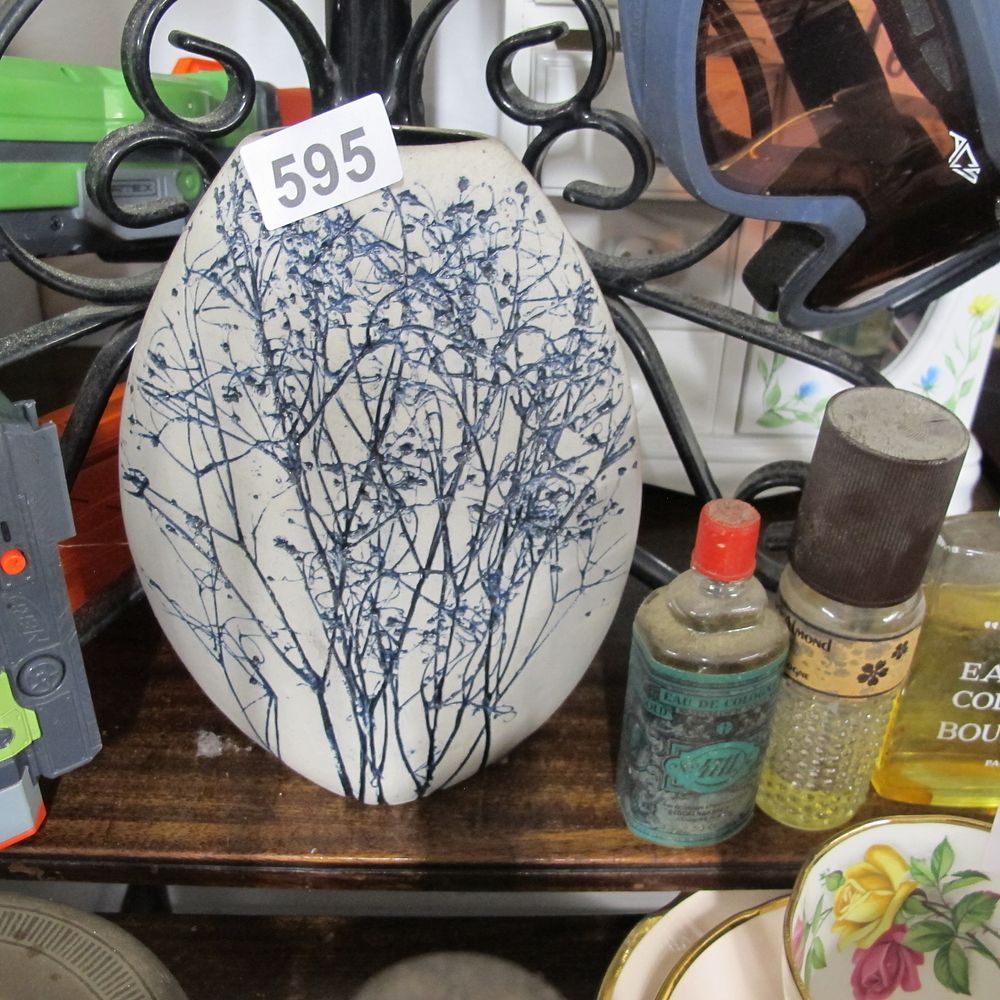 Lot 595: Item 595
