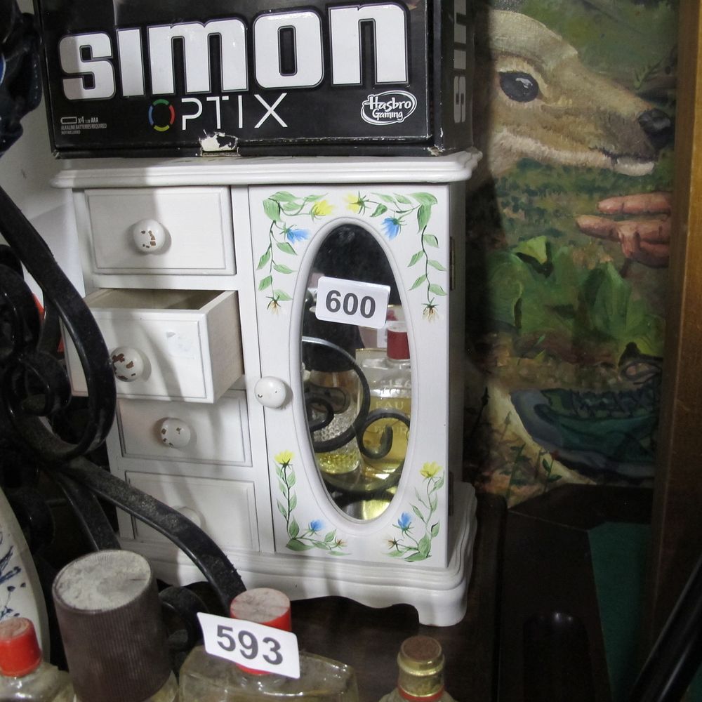 Lot 600: Item 600