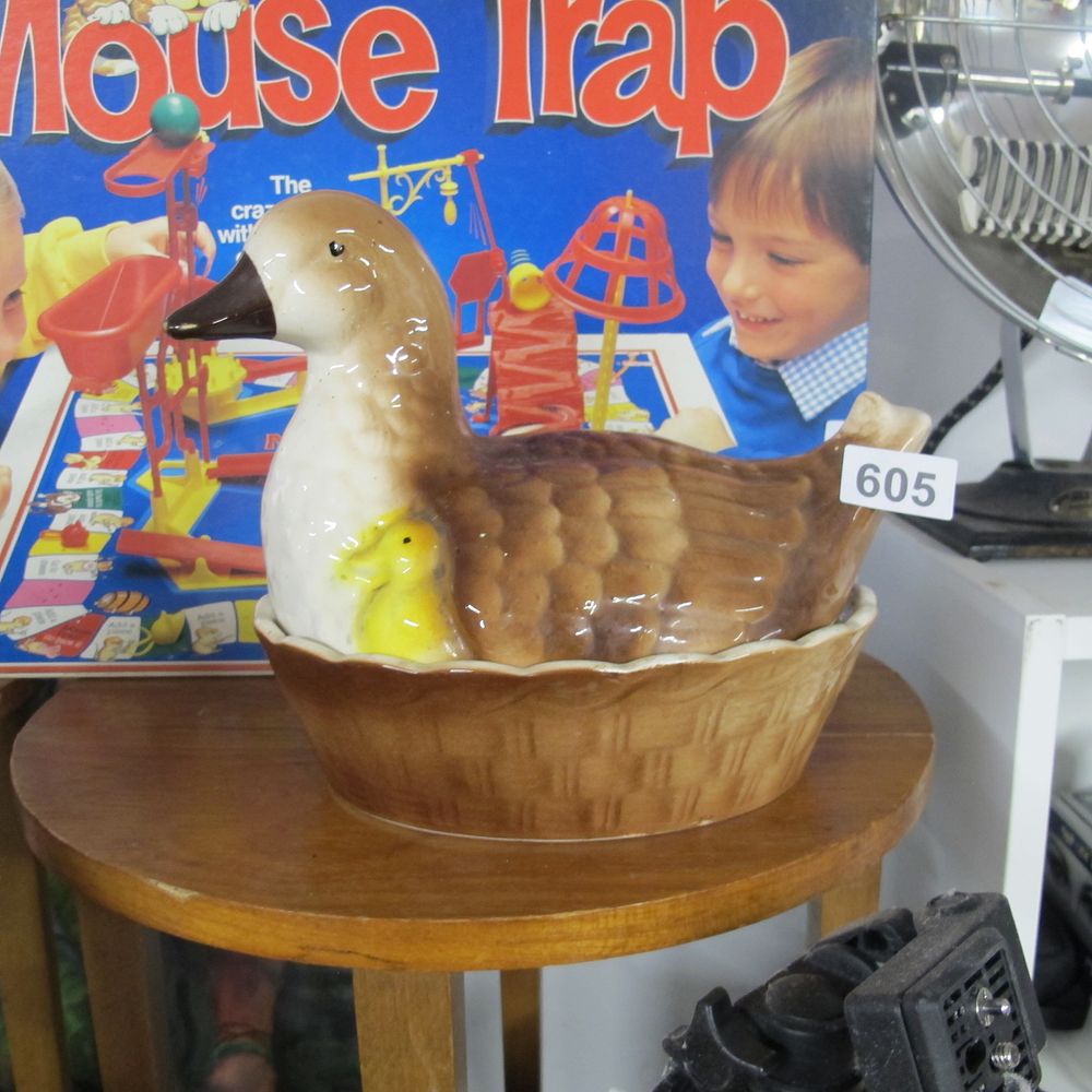 Lot 605: Item 605