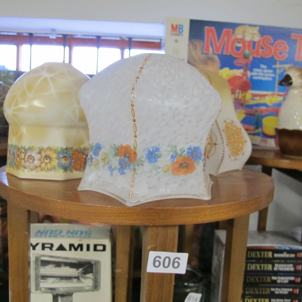 Lot 606: Item 606