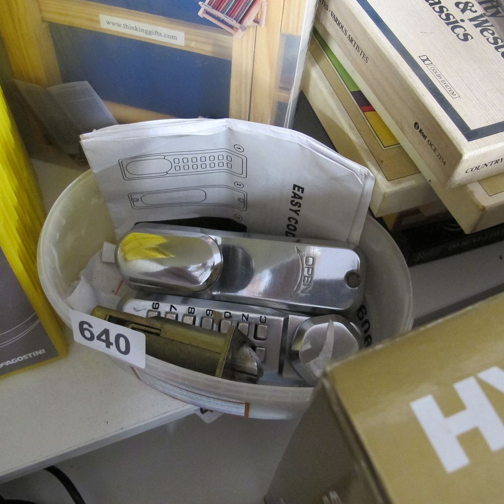 Lot 640: Item 640