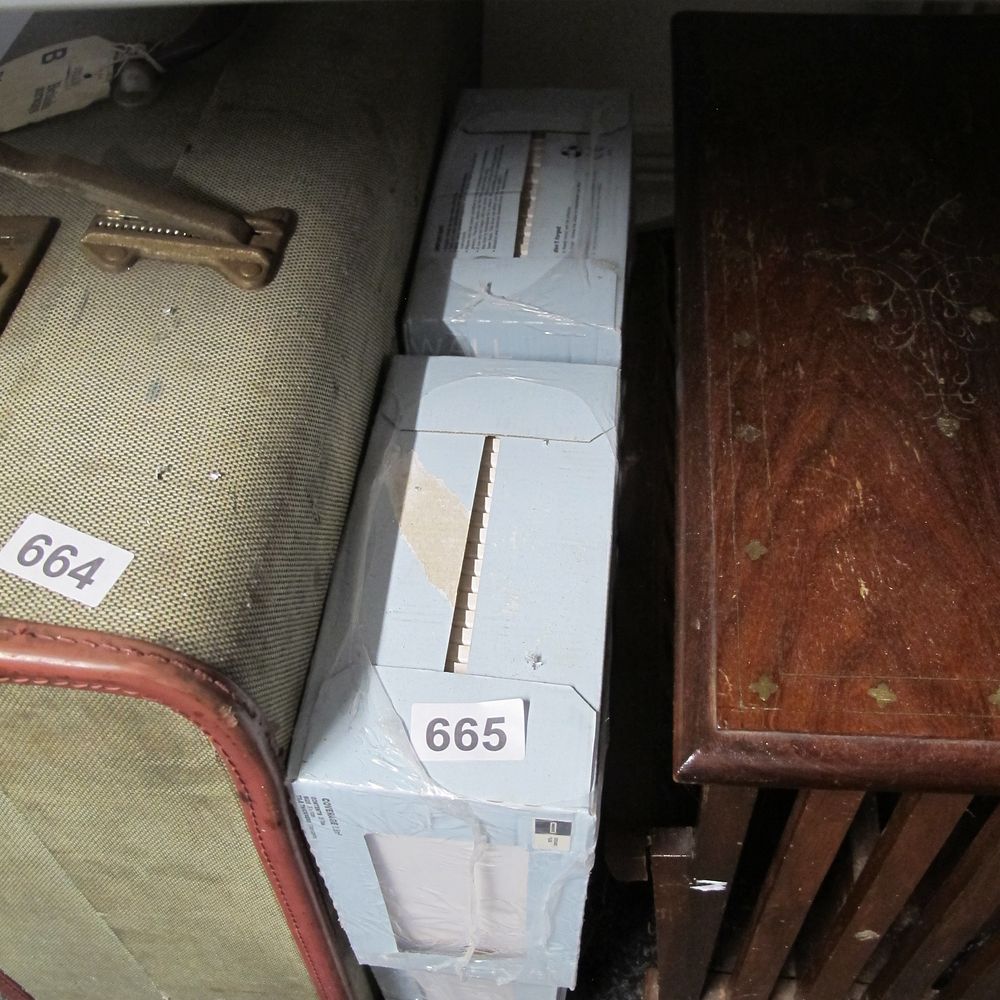Lot 665: Item 665