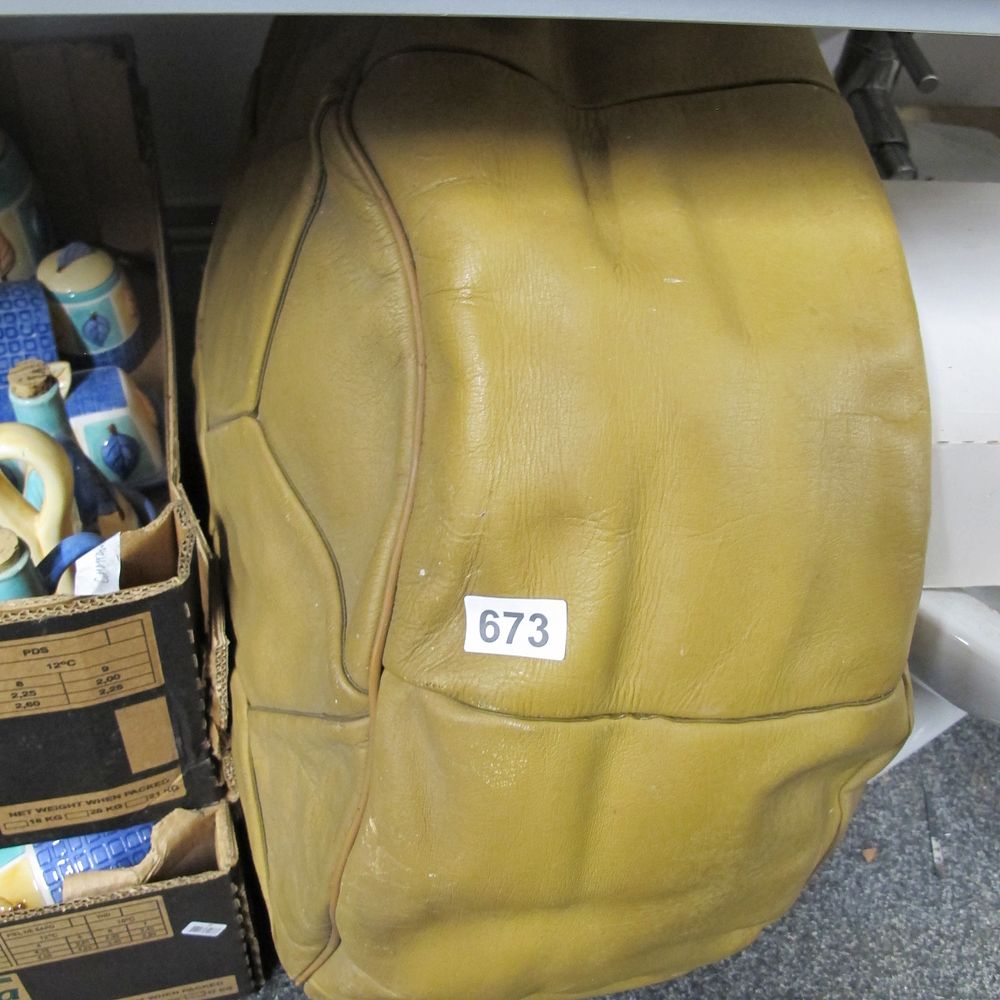 Lot 673: Item 673
