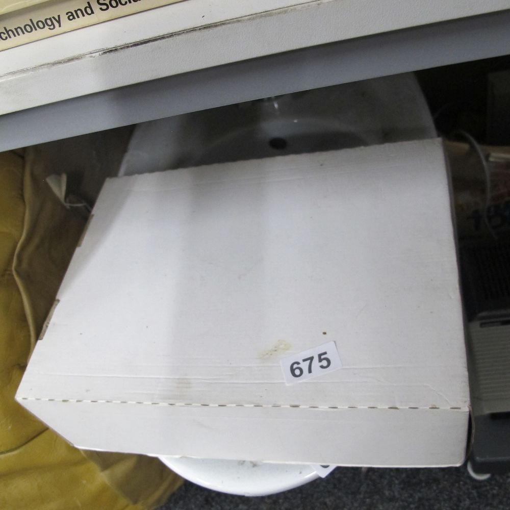 Lot 675: Item 675