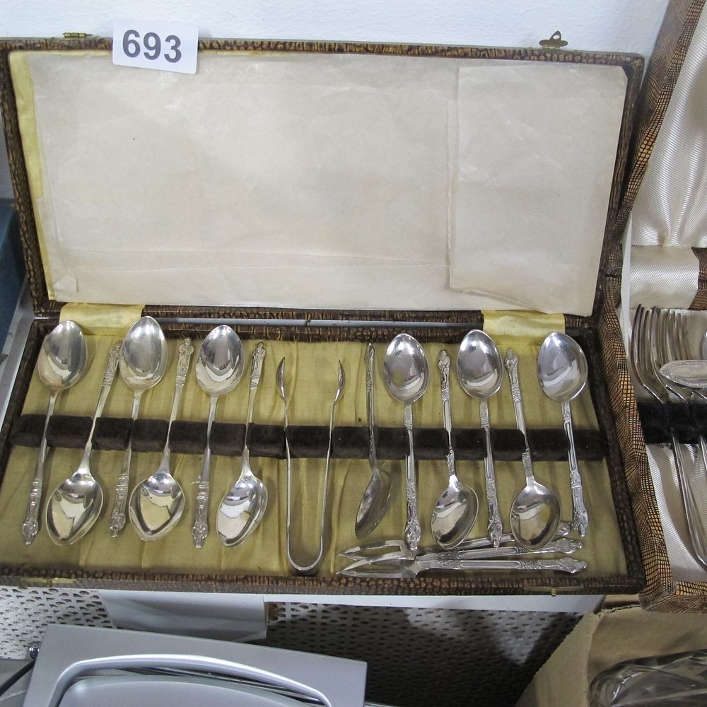 Lot 693: Item 693