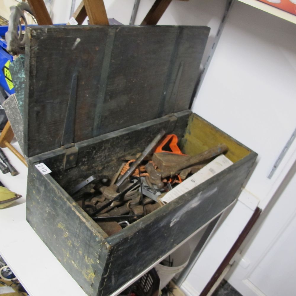 Lot 710: Item 710
