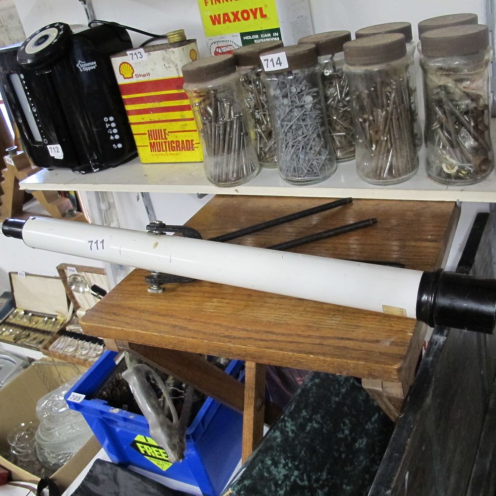 Lot 711: Item 711