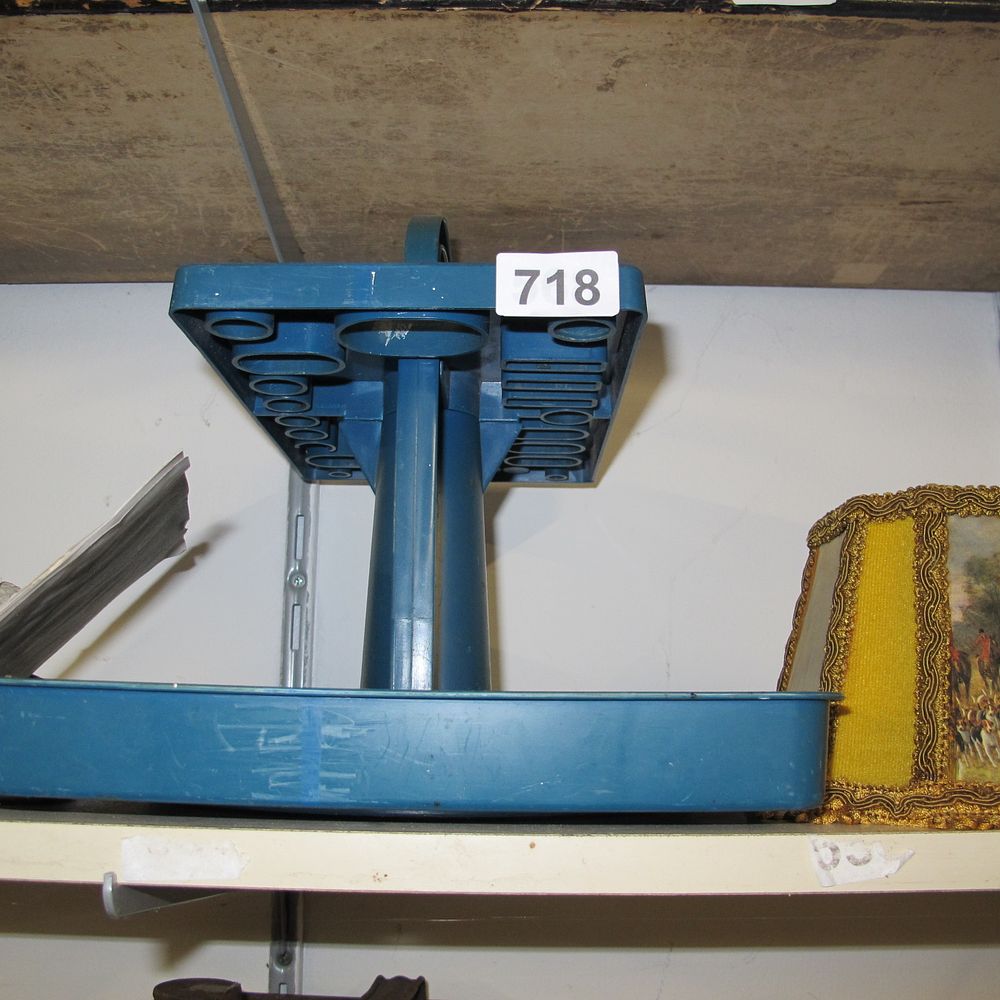 Lot 718: Item 718