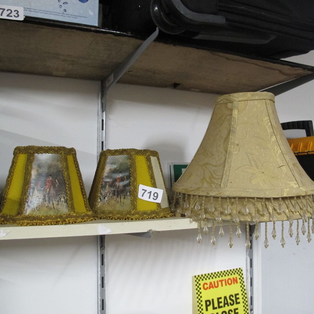 Lot 719: Item 719