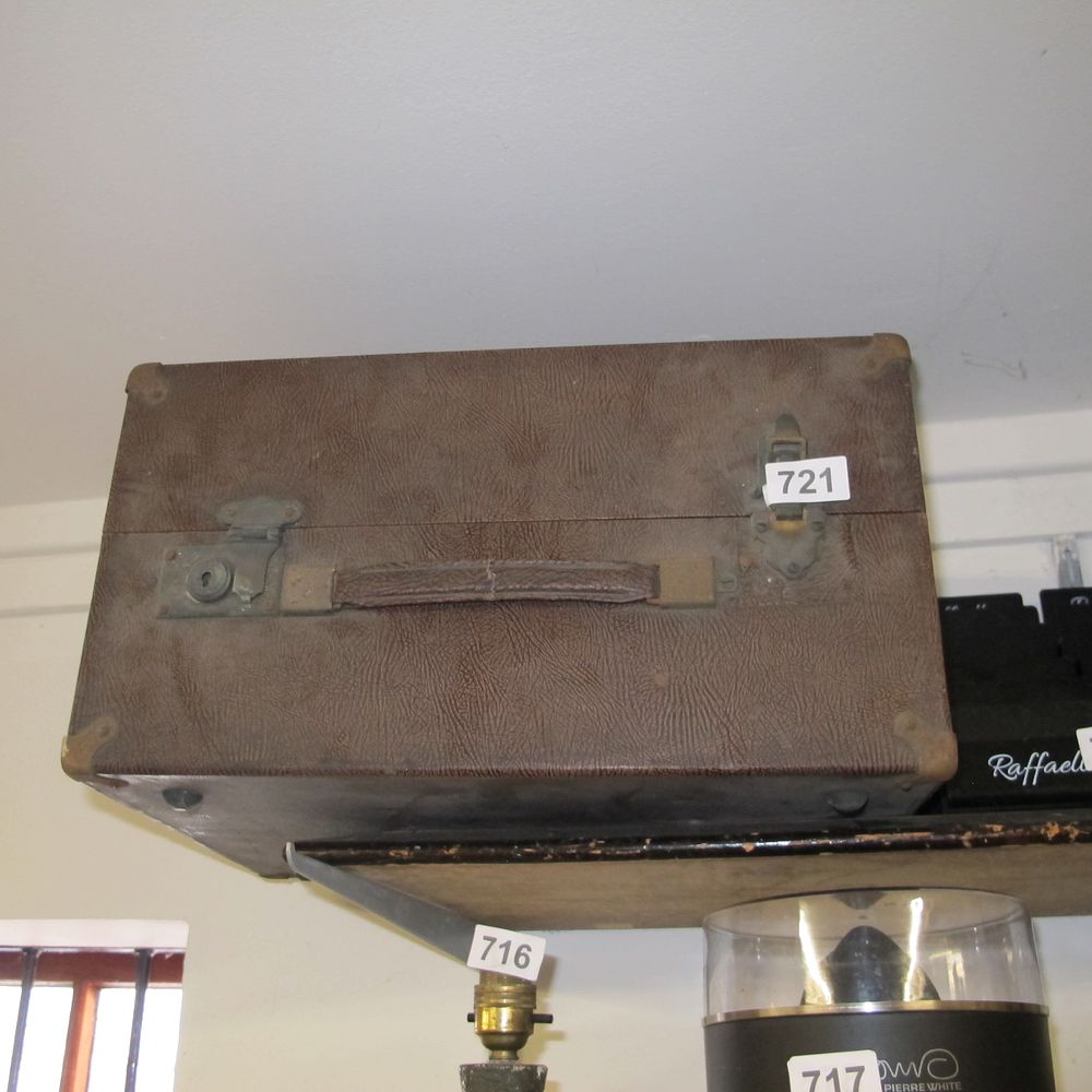 Lot 721: Item 721