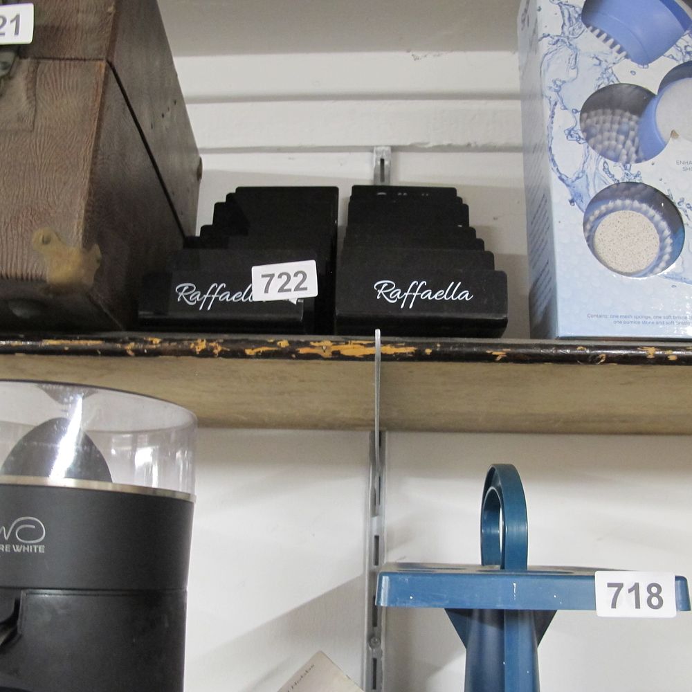 Lot 722: Item 722