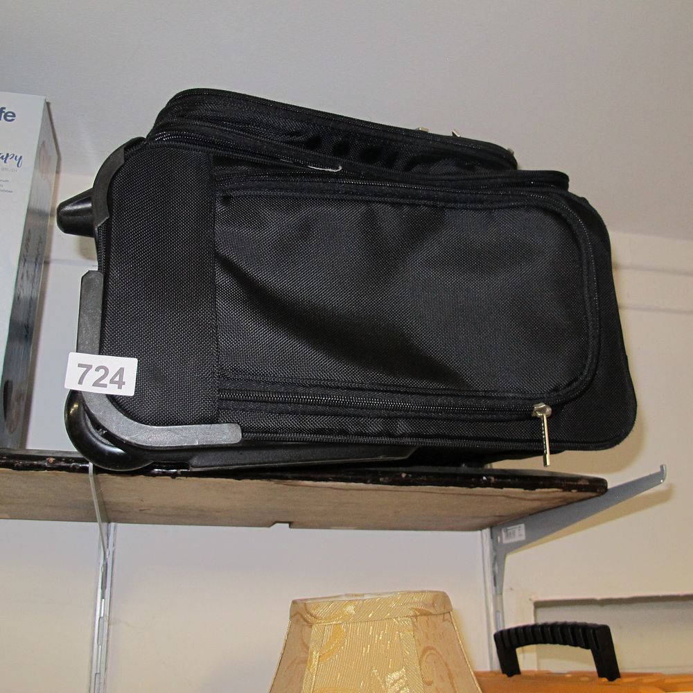 Lot 724: Item 724