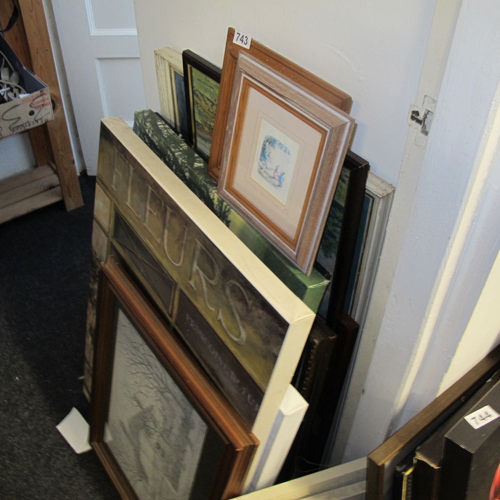 Lot 743: Item 743