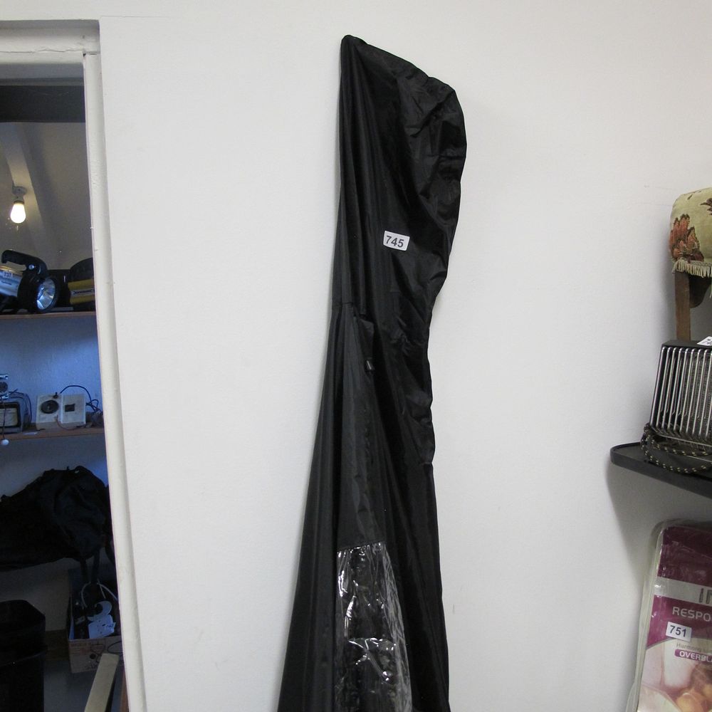 Lot 745: Item 745
