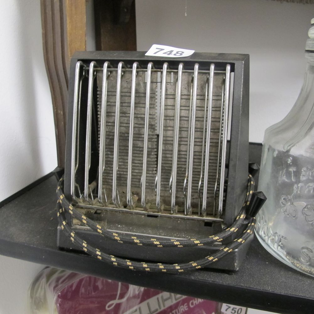 Lot 748: Item 748