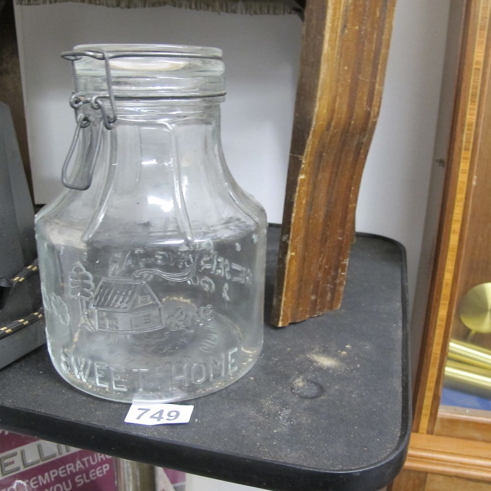 Lot 749: Item 749