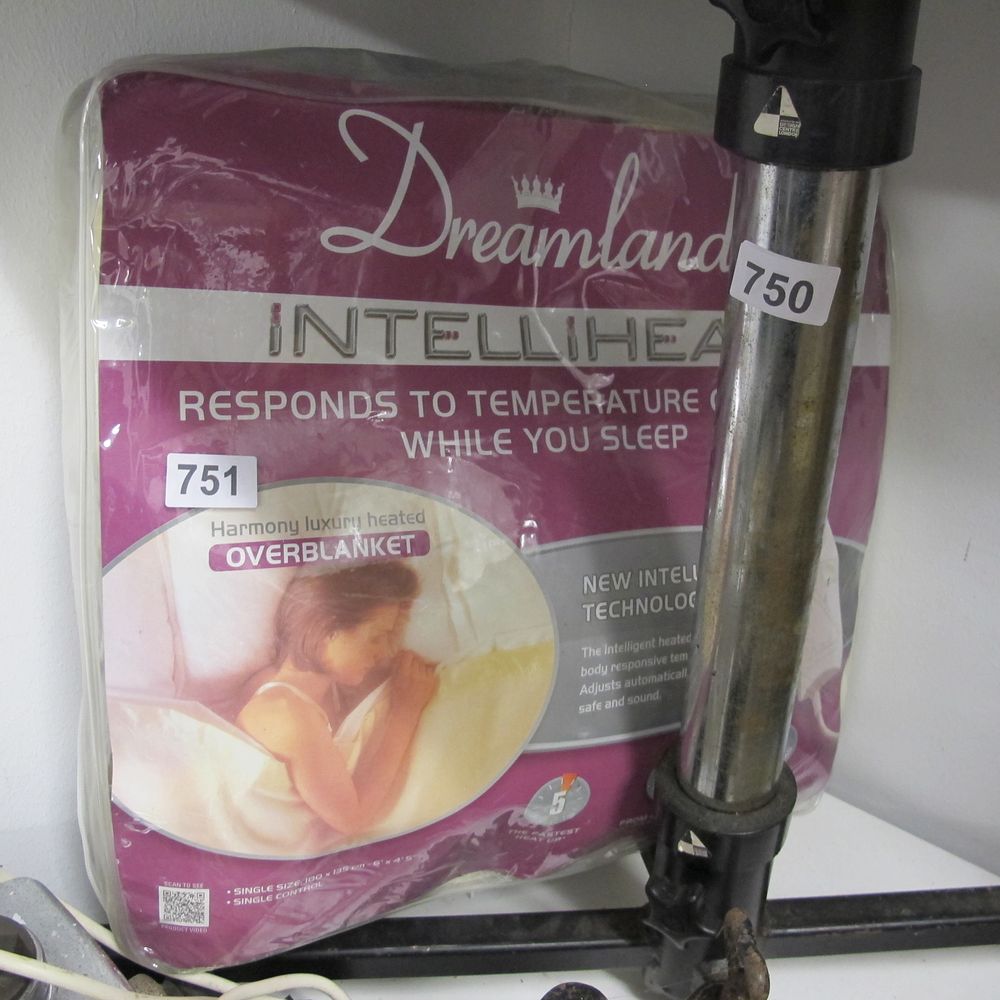 Lot 751: Item 751