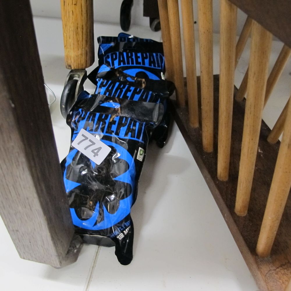 Lot 774: Item 774