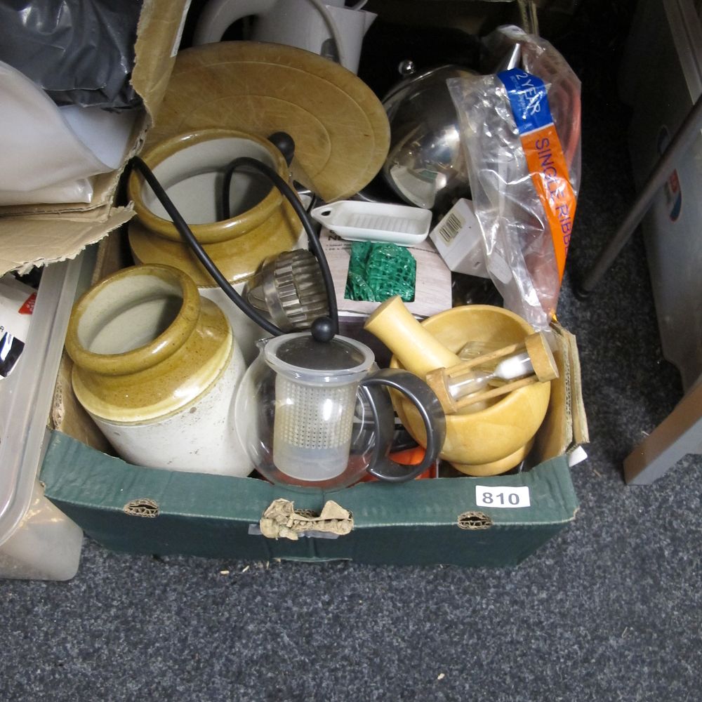 Lot 810: Item 810