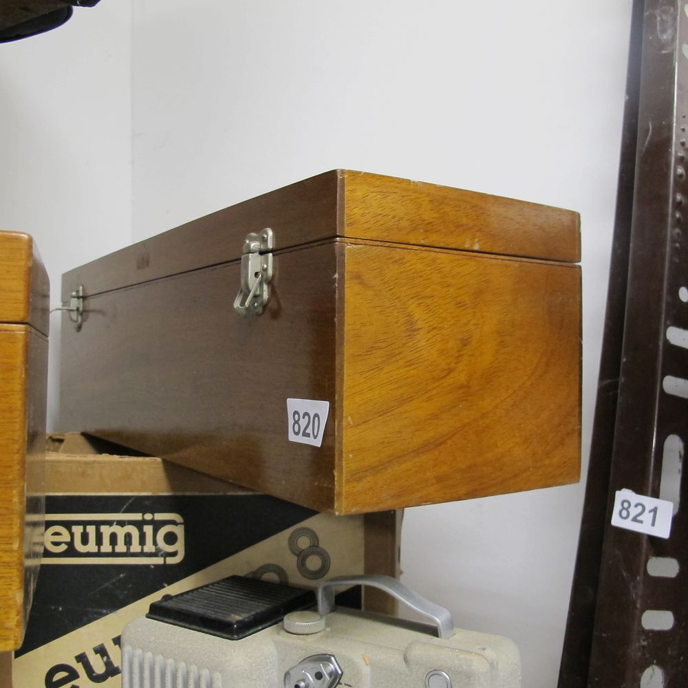 Lot 820: Item 820
