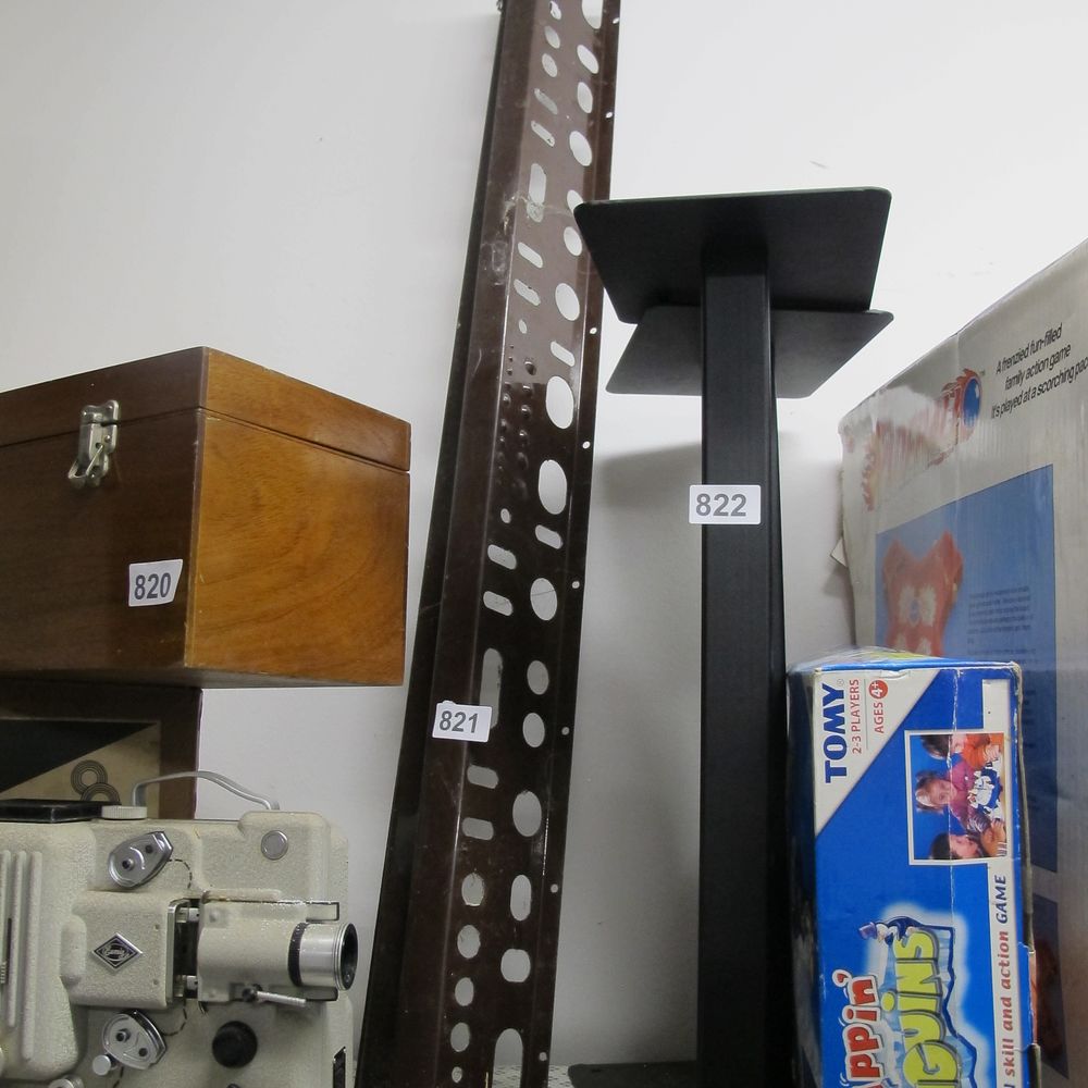 Lot 821: Item 821