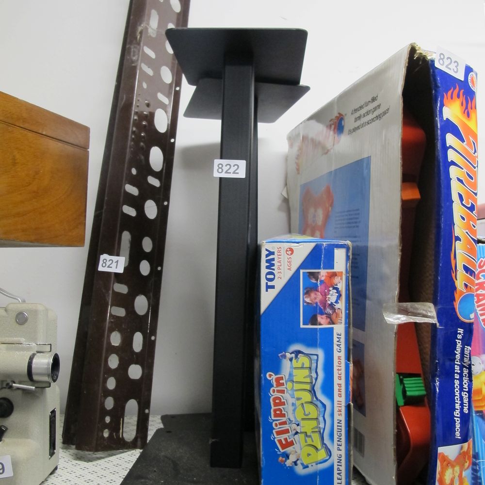 Lot 822: Item 822