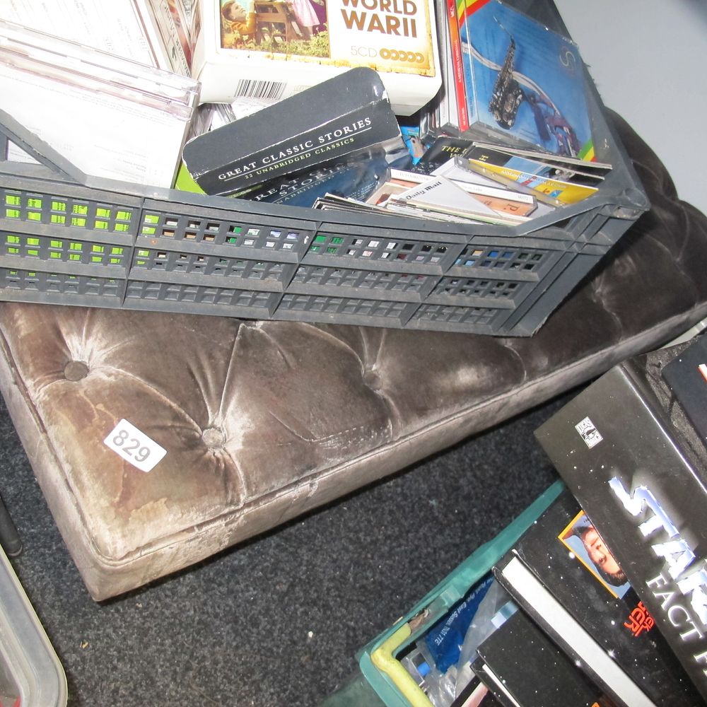 Lot 829: Item 829